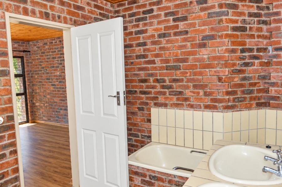 To Let 3 Bedroom Property for Rent in Flamwood North West